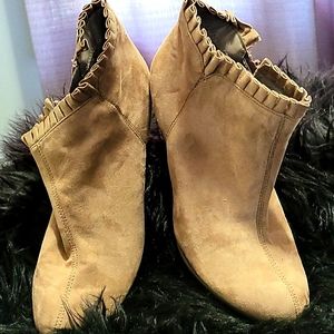 Aerosoles, Suede Tan Bootie, Size 9.5